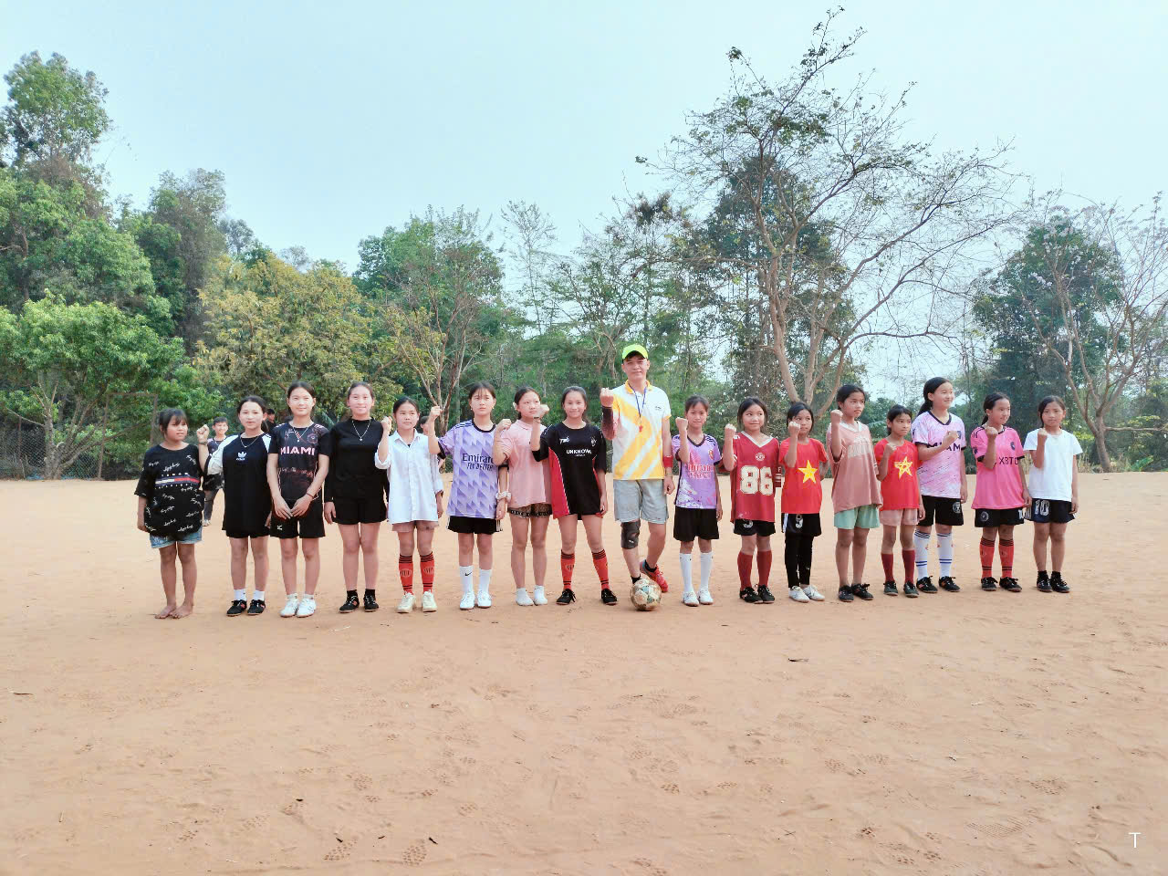 Nữ Sinh Phình Giàng: Bứt phá trên sân cỏ, Chinh phục đam mê